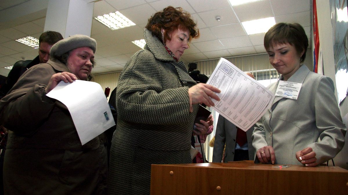 Ruské regionální volby na východě Ukrajiny: Moskva uzná i ukrajinské občanky